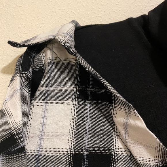 Korean Styled Unisex Vintage Autumn Winter Black White Turtleneck Sweater - Picture 4 of 5